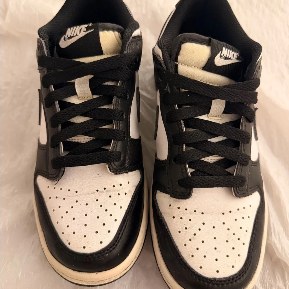 Nike Kids Black and White Low-Top Sneakers (Panda)